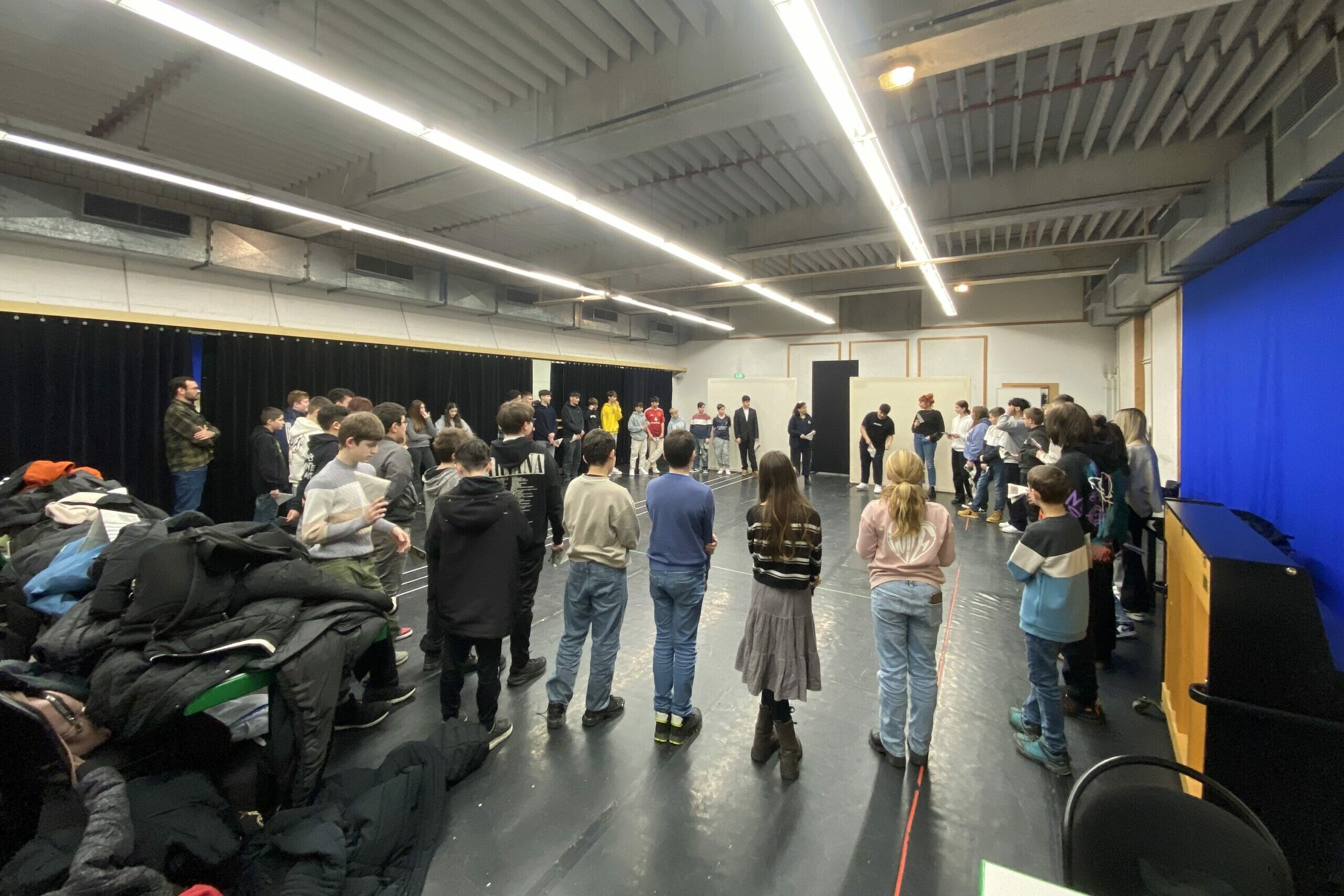 Du betrachtest gerade Theaterfahrt zum Jugendtheater in Heilbronn „BOXXX“ – Junges Theater